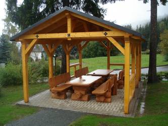 fertig gestellte Wanderhütte am Steinweg in Antonshöhe